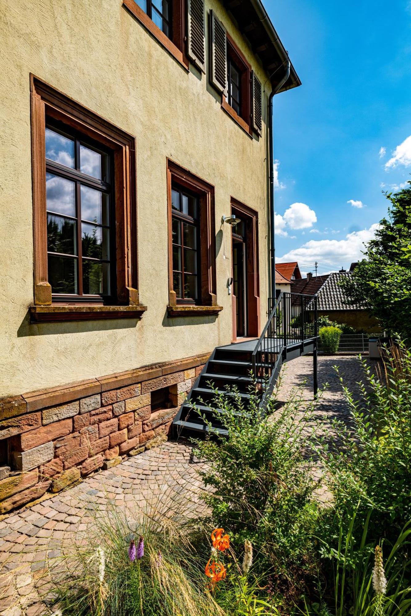 Grosse Pause Altes Schulhaus Schweigen Apartment Exterior foto